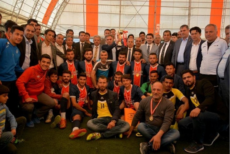 Ceylanpınar`da Mahalleler arası Futbol Turnuvasının Finalinde Kazanan Kardeşlik Oldu