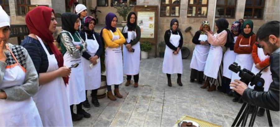 ŞANLIURFA´YA ÖZGÜ YÖRESEL YEMEK KURSU BAŞLADI