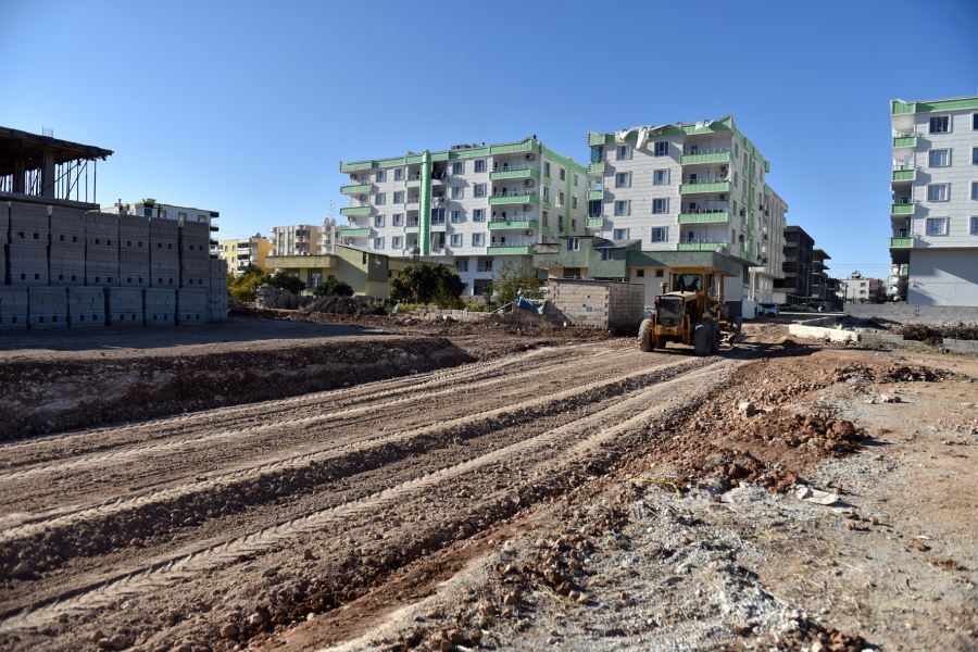 ÖĞRENCİLERİN ÇAMURLU OKUL YOLCULUĞU SON BULDU