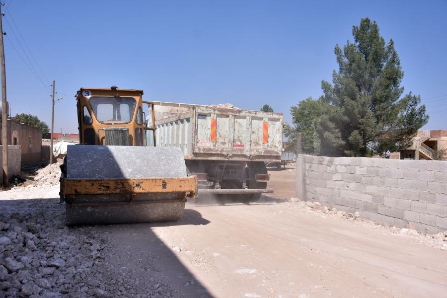ceyllanpınar  belediyesi Kırsal Mahallelerde yol çalışmaları devam ediyor.