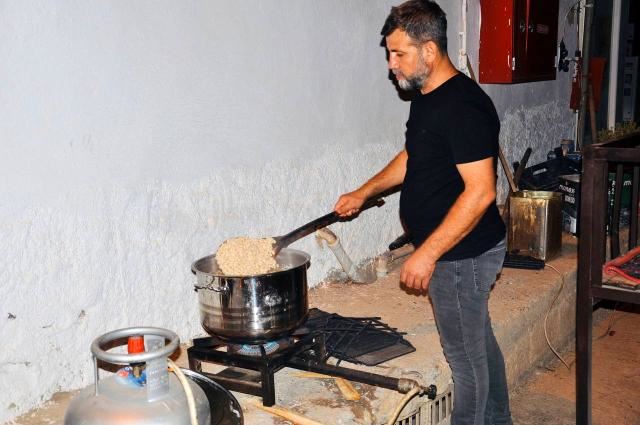 Aşure kazanları sınırdaki Mehmetçik için kaynadı