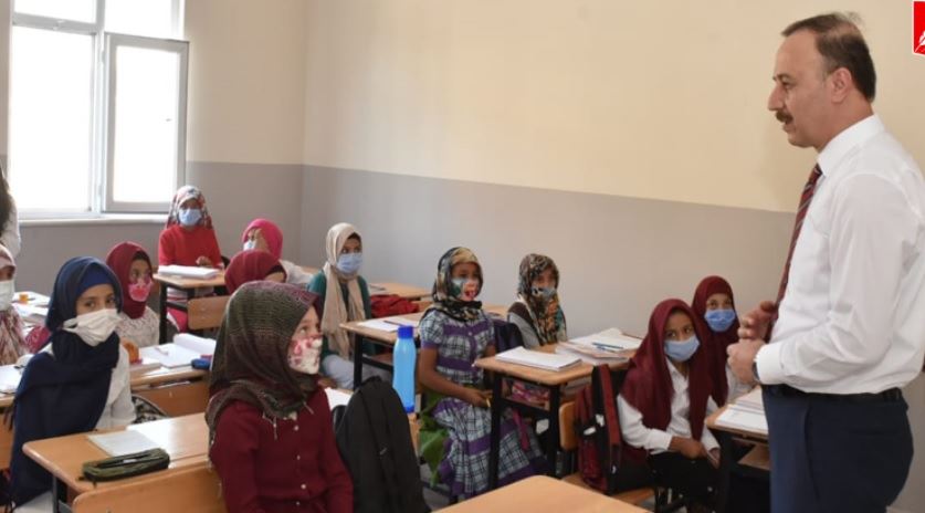 KUVEYTLİ HAYIRSEVERLERİN URFA’DA YAPTIRDIĞI OKULLARDA DERS BAŞI YAPILDI