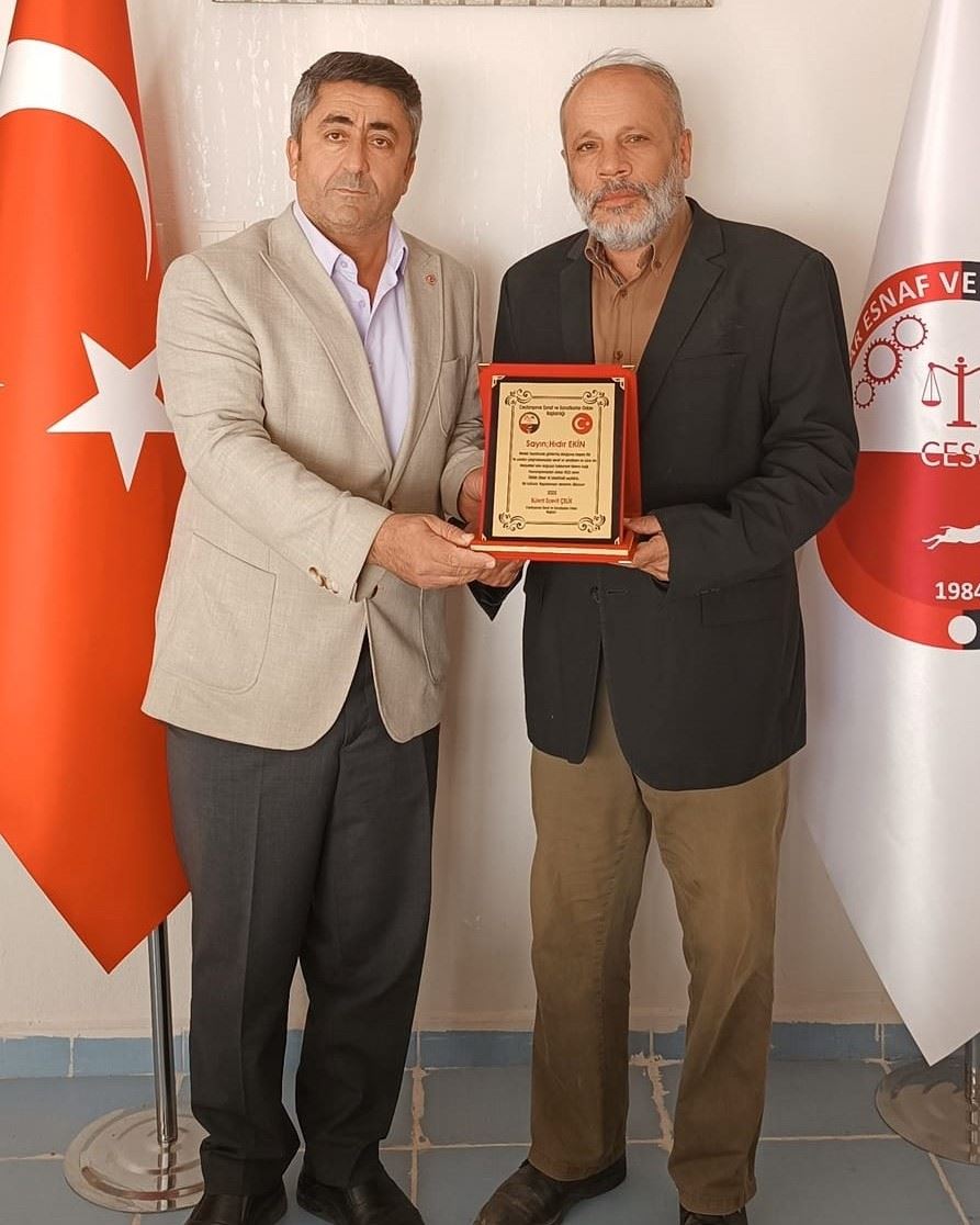 Başkan Çelik’ten Yılın Esnaf Plaketi