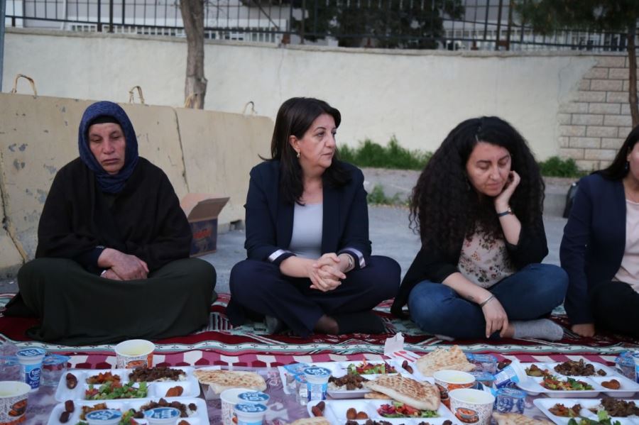 Eş BaşkanBuldan, Şenyaşar Ailesi İle İftar Yaptı #Pervinbuldan #Iftar #Şenyaşar