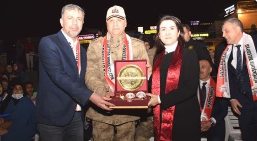 Jandarma Komutanı Metin Düz
