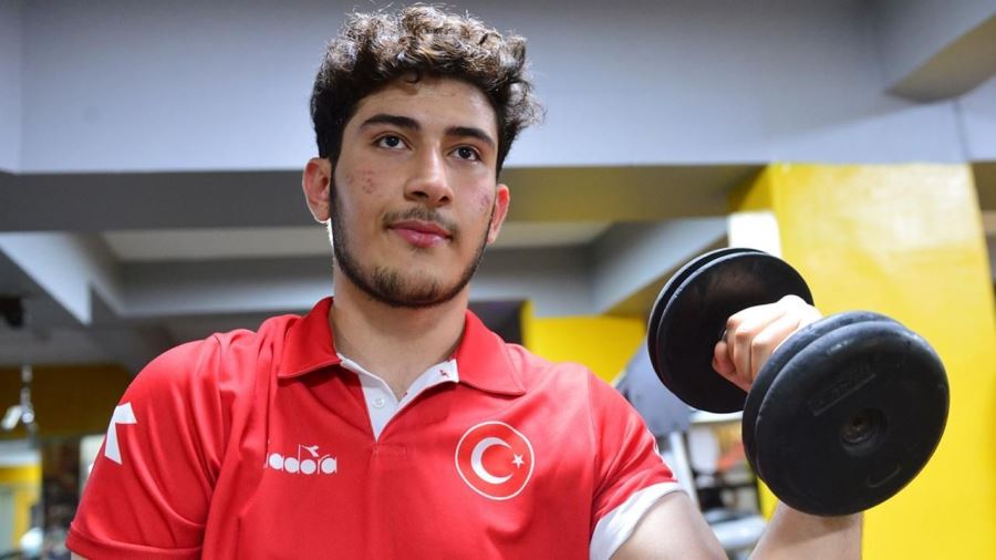 Urfalı Milli güreşçiden, 2 şampiyonluk birden