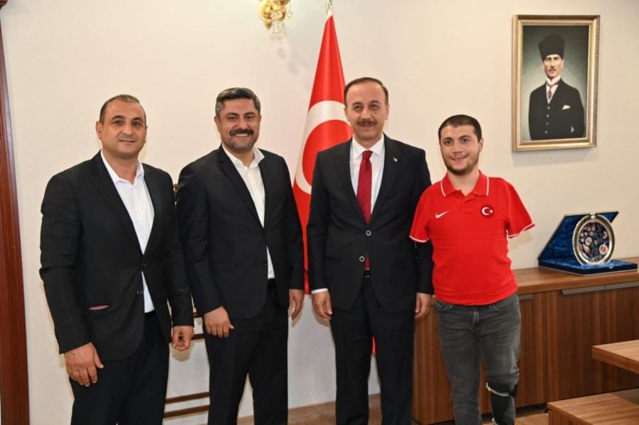 Dünya şampiyonu sporcu, Vali Erin