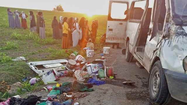 Ceylanpınarlı tarım işçilerini taşıyan minibüs devrildi. 2 ölü, 17 yaralı