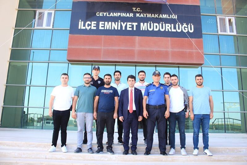 Ceylanpınar Kaymakamı Emrah Uzun, Ceylanpınar İlçe Emniyet Müdürlüğünü ziyaret ederek