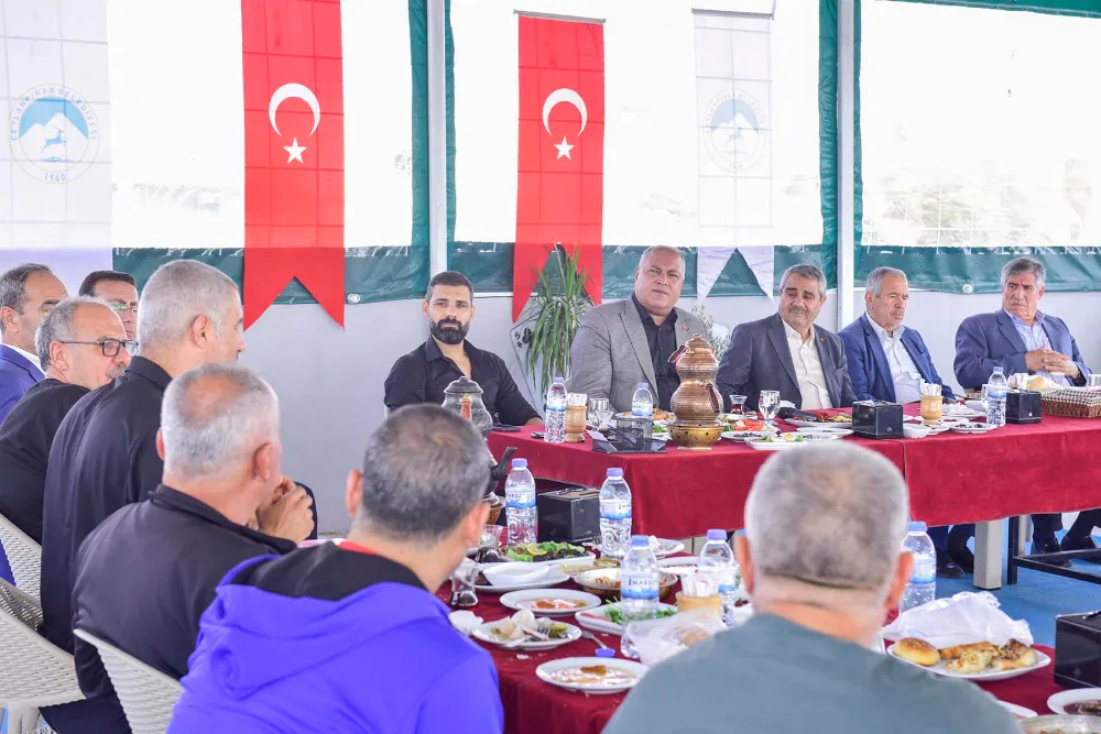 Ceylanpınar Belediye Başkanı Feyyaz Soylu,ve iAK Parti ilçe başakanı abulcelil Doğantekin