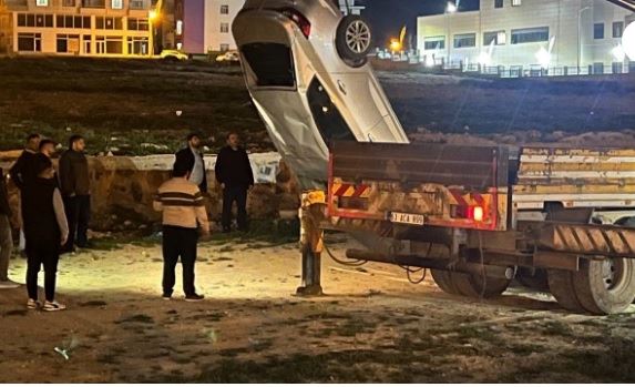 Ceylanpınar’da dereye uçan otomobilde mucize kurtuluş