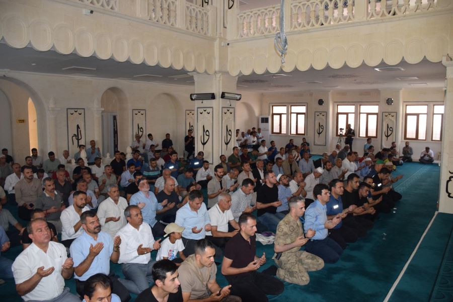 Ceylanpınarlılar şehit polislerini unutamıyor