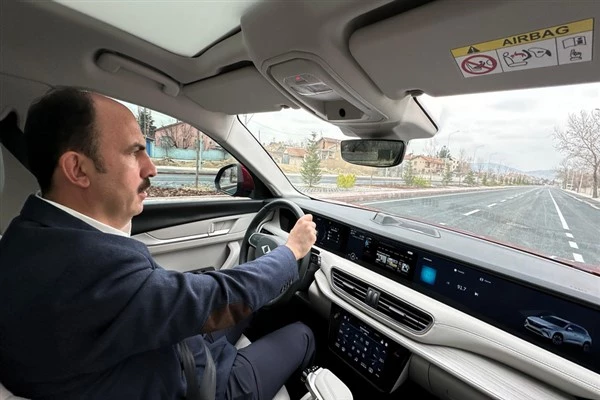 Altay, Necmettin Erbakan Caddesi’nin üçüncü etabında ilk sürüşü yaptı.