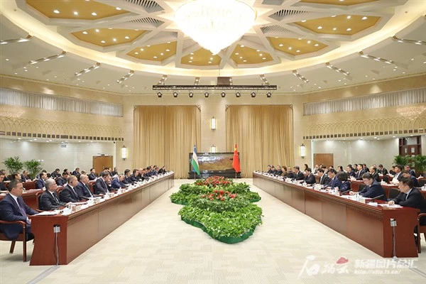 Özbekistan heyeti Xinjiang’da