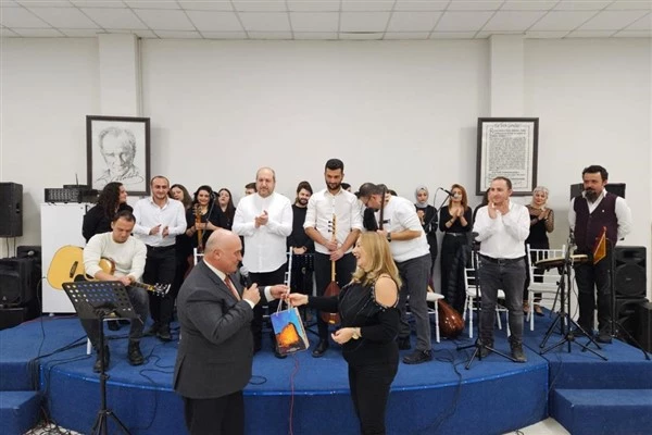 Gençlik Korosu, Han ilçesinde konser verdi 