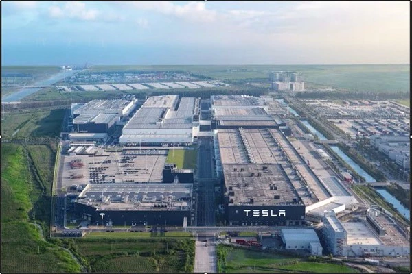 Tesla yazılım sorunları nedeniyle Çin