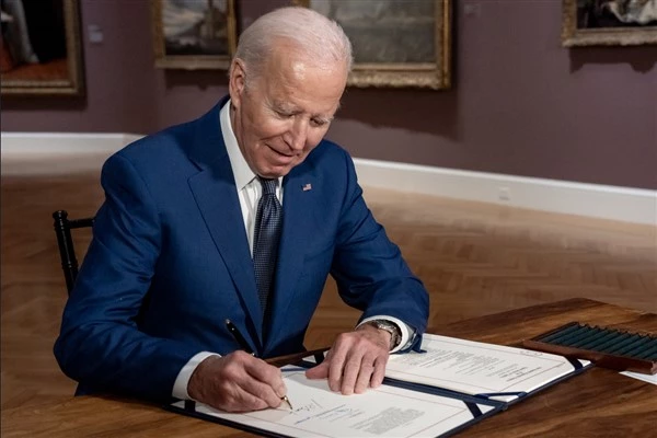 Biden: “Mikroçip araştırma, geliştirme ve iş gücüne 5 milyar dolar daha yatırım yapıyoruz”