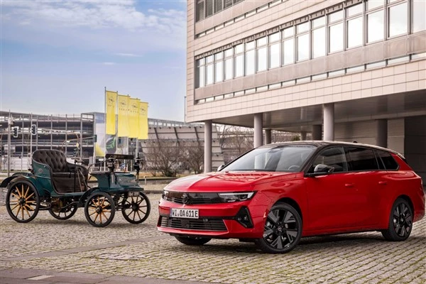 Opel, otomobil üretiminde 125. yılını kutluyor