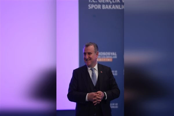  Bakan Bak’tan milli güreşçiler için tebrik mesajı
