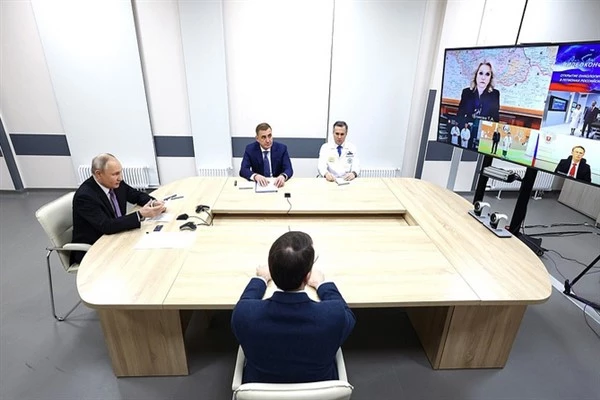 Putin; Tomsk, Ufa ve Yakutsk