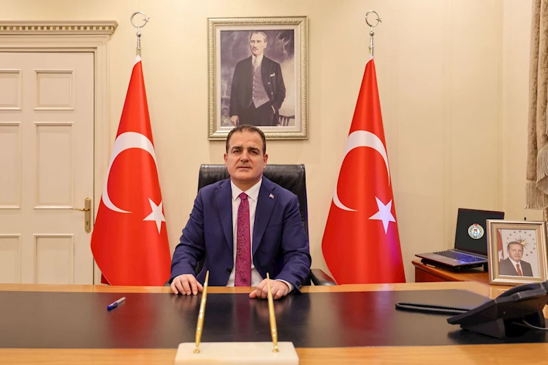 Vali Akbıyık’tan İstiklal Marşı