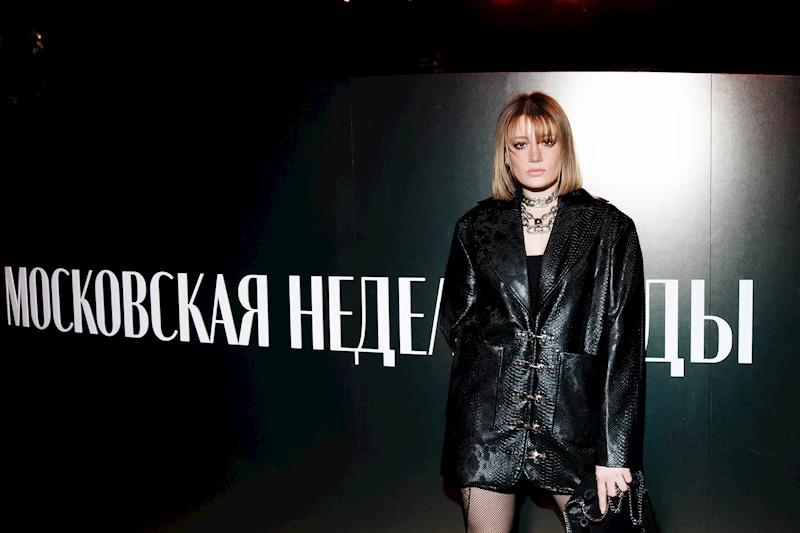 Gizem Karaca, moda dünyasının önemli etkinliklerinden Moscow Fashion Week’e katıldı!