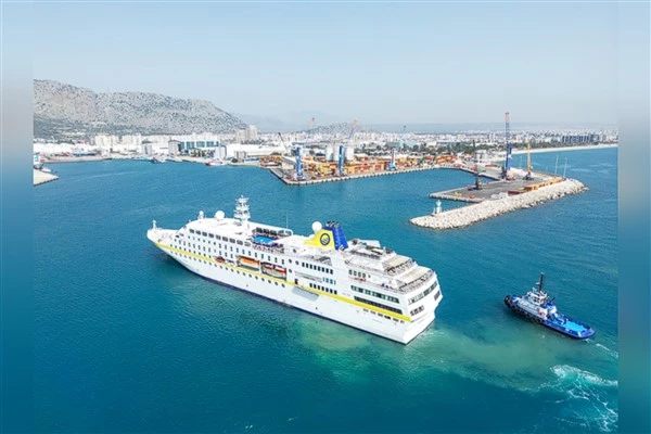 QTerminals Antalya Limanı, yılın ilk kruvaziyer gemisi olan Hamburg’u ağırladı