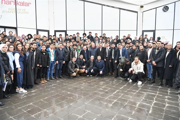 Başkan Büyükkılıç, üniversite öğrencileriyle bir araya geldi