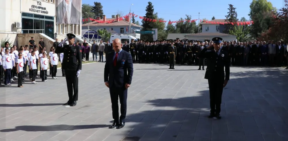 Ceylanpınar’da 29 Ekim Cumhuriyet Bayramı, Çelenk Sunma Töreni ile Başladı