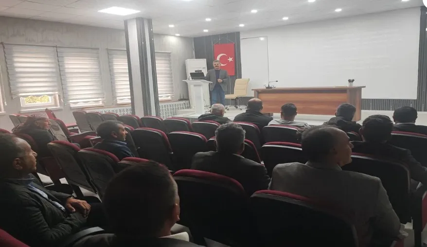  Ceylanpınar ilçesinde taşımalı eğitim şoförlerine iş sağlığı ve güvenliği eğitimi verildi.