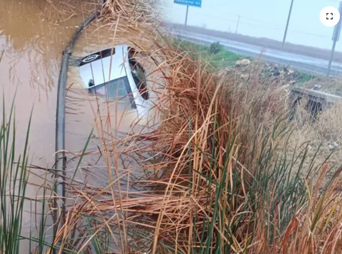  Viranşehir İle  Ceylanpınar Yolunda Yağmurla Gelen Kaza