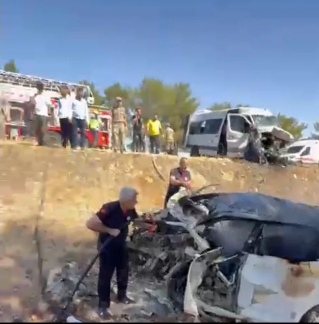 Ceylanpınar-Viranşehir Yolunda Trafik Kazası: 1 Ölü, 14 Yaralı