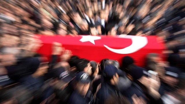 Askeri aracın geçişi sırasında patlama: 1 şehit
