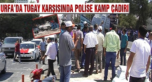 Askeri Tugay Çıkışı Önünde Polise Çadır