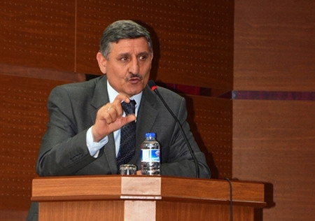 Bir zamanlar Ceylanpınar Milli Eğitim Müdürlüğü yapan Gencer, Eğitimdeki Kalitesizliği Köylüye Yükledi