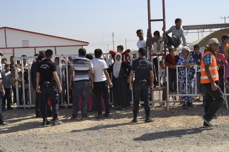 Çadırkentte isyan; 28 çadır yakıldı