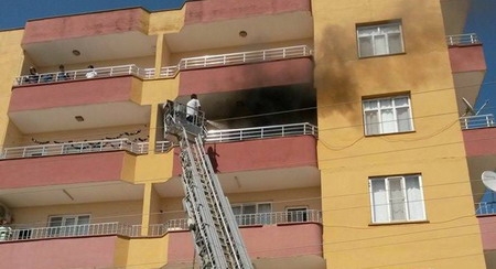 Ceylanpınar?da 5 katlı binada yangın, korkuttu