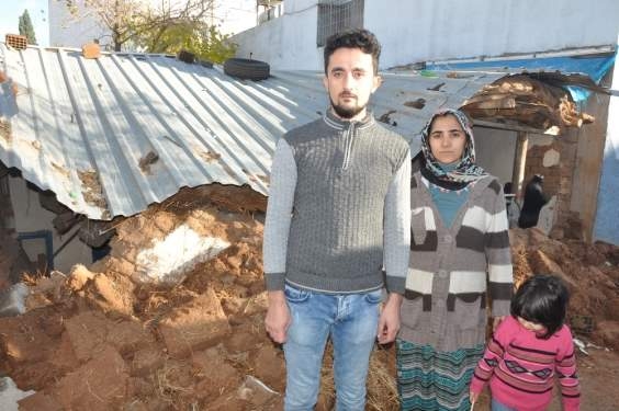Ceylanpınar`da Şiddetli Yağış Nedeniyle Ev Çöktü