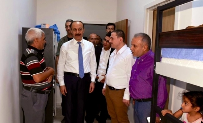 Ceylanpınarlı aileler pansiyona taşındı... Vali`den ziyaret