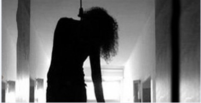 Evinin tavanına kendini astı