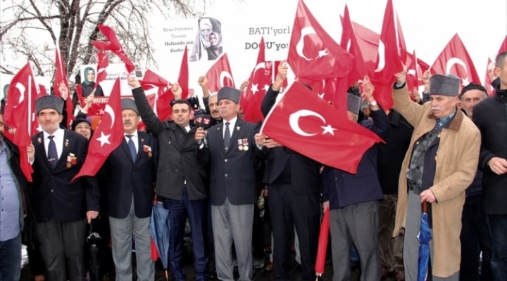 Hollanda`nın skandal tavrına tepkiler