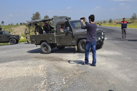 İlçe Jandarma, Narkotik Köpek Timiyle Operasyon Düzenledi