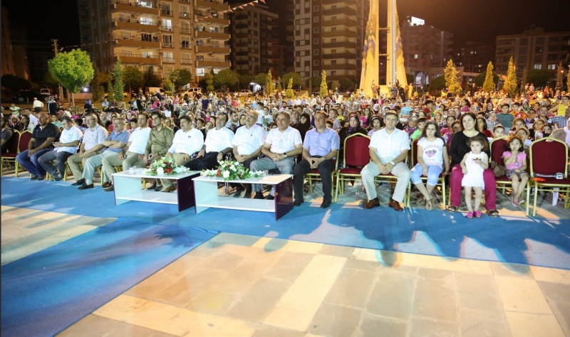 Karaköprü de tiyatro rüzgârı esti. 