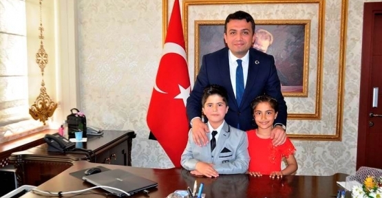 TEMSİLİ KAYMAKAMLARIMIZ MELEK AYDIN VE EMİR GENÇ