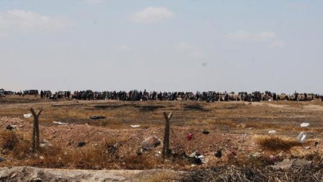 Urfa sınırına bin Suriyeli daha geldi